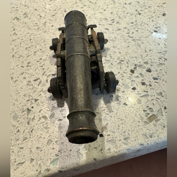 Vintage Pencil Sharpener Die Cast Metal - Picture 5 of 9